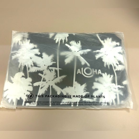 Aloha Collection Mid Pouch - Picture 4 of 7